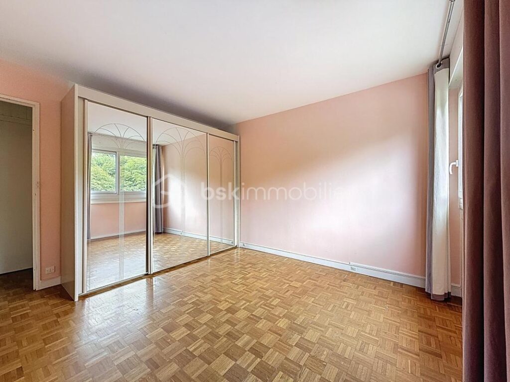 Triel sur Seine – Bel appartement lumineux de 4 pièces avec balcon, vue sur SEINE avec cave et parking privé – 4 pièces – 2 chambres – 80 m²