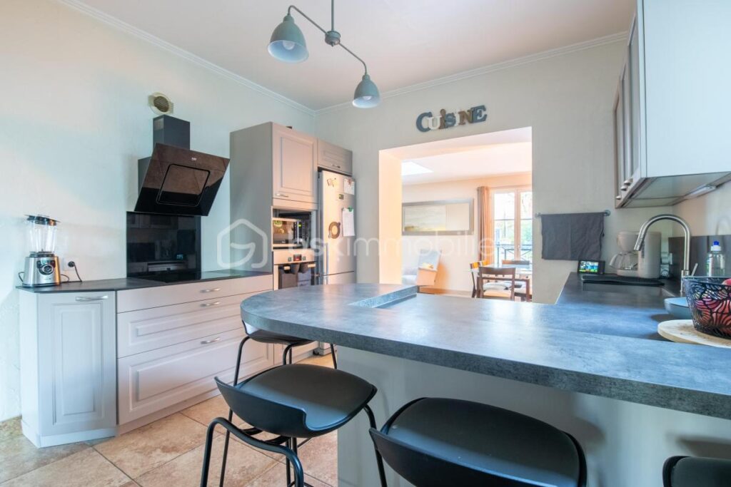 🏡 Charme de la meulière et confort contemporain à Rubelles – 6 pièces – 3 chambres – 125 m²