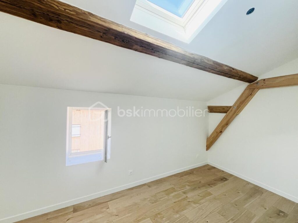 Maison de charme rénovée – 135m² au cœur d’une ferme rénovée – Proche Villefranche-sur-Saône – 4 pièces – 3 chambres – 120 m²