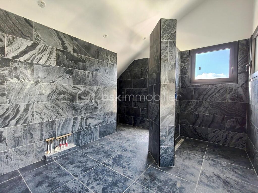 Villa Neuve de 200m² avec piscine – Saint-Paul – 5 pièces – 2 chambres – 200 m²