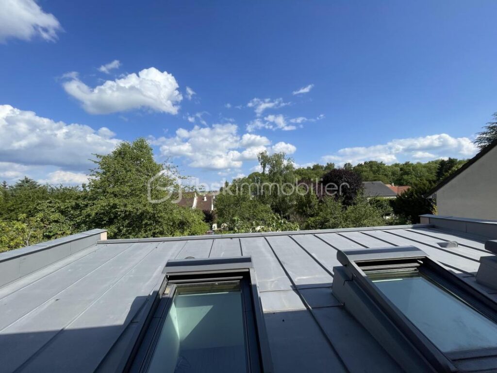 Maison familiale avec vue imprenable – Un havre de paix au cœur de Val d’Arcy – 5 pièces – 3 chambres – 130 m²