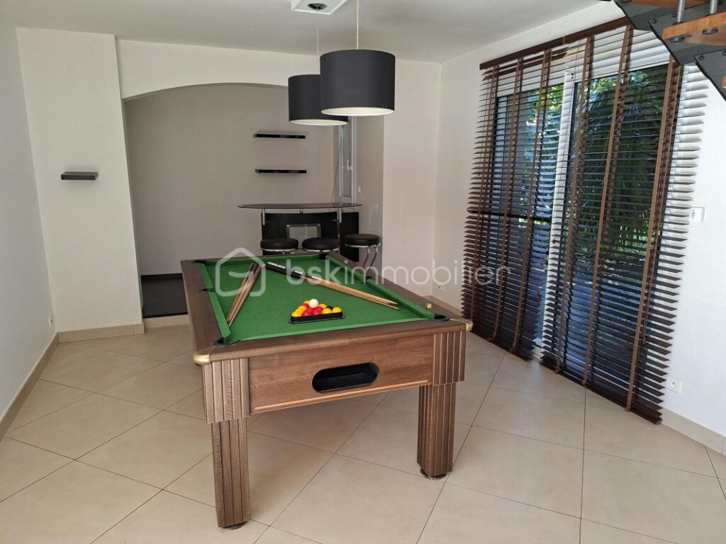 Belle demeure de 150 m2 avec 3000m2 de terrain arboré – 5 pièces – 3 chambres – 147 m²