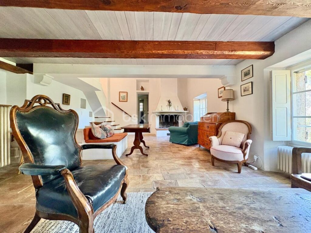 VENTE MAS AUTHENTIQUE AVEC VUE SEILLANS – 5 pièces – 4 chambres – 145 m²