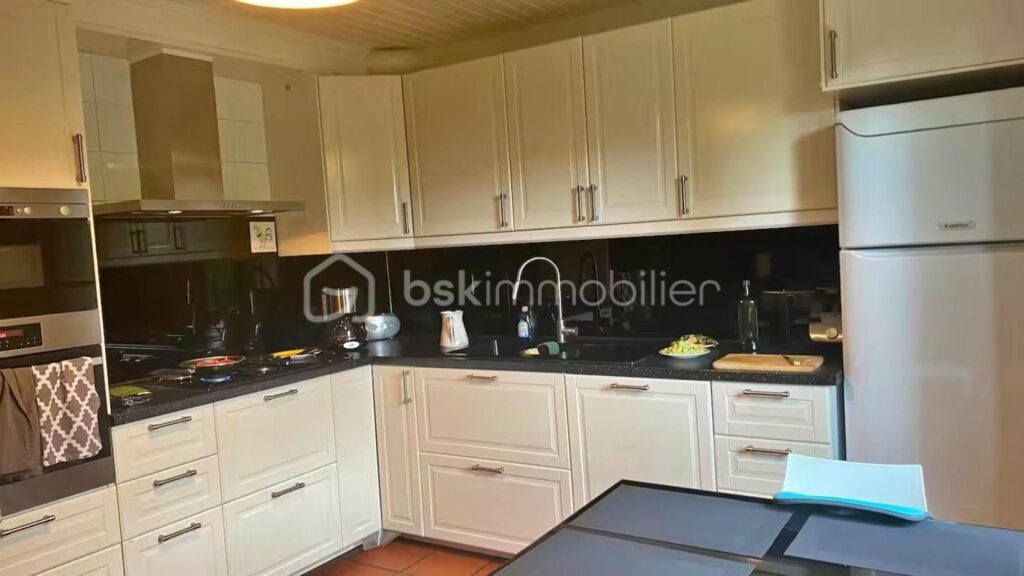 Magnifique maison de 138 m² sur une parcelle de 11680 ² – 6 pièces – 5 chambres – 138 m²