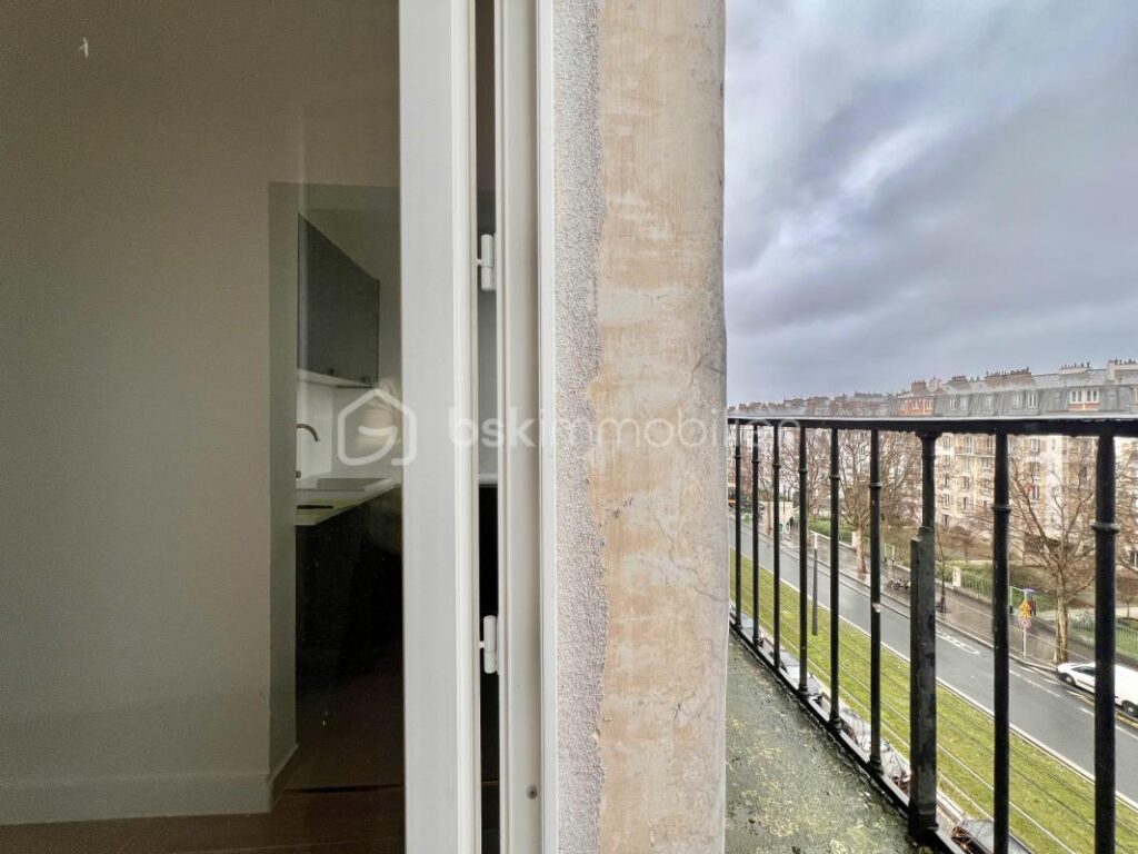 Studio de 16,28 m2 au 5ème et dernier étage, lumineux, BOULEVARD NEY – Paris XVIIIème – 1 pièce – NR chambres – 16 m²