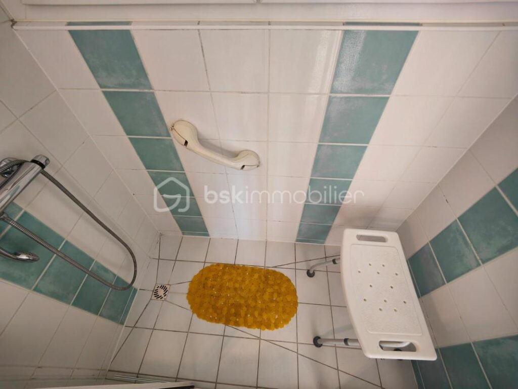 Hyper centre de la station thermale*** Résidence sécurisée*** 3ème étage avec ascenseur*** – 2 pièces – 1 chambre – 32 m²