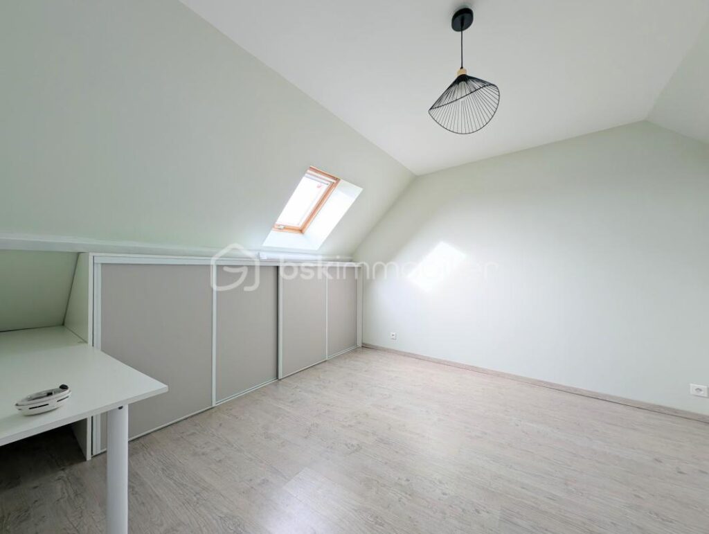 Maison en pierre pleine de charme avec jardin et cave voûtée – 4 pièces – 3 chambres – 79 m²