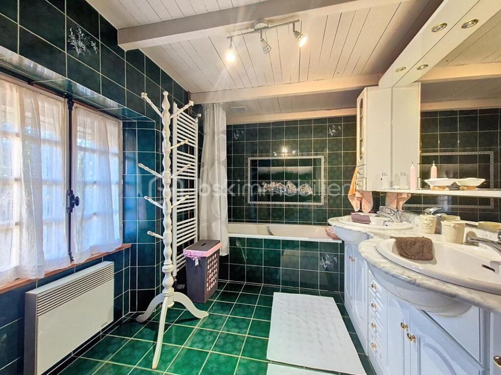 ‘Lauzerte – Maison + Gîte + Piscine : le charme, le confort… et la rentabilité !’ – 7 pièces – 4 chambres – 132 m²