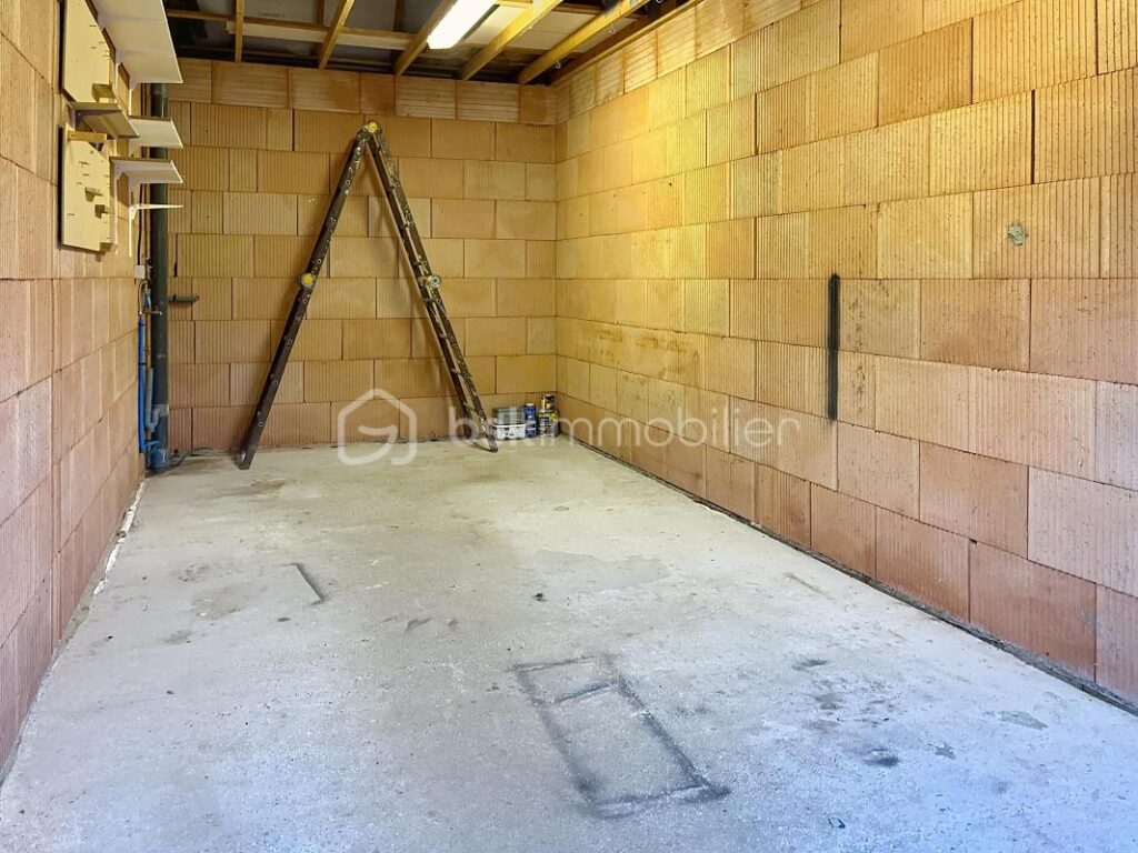 PAVILLON AVEC BEL EXTERIEUR ET GARAGE – 5 pièces – 3 chambres – 119 m²