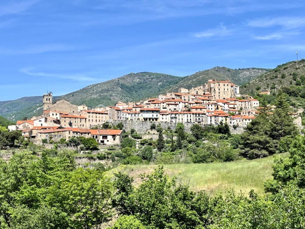 Appartement exceptionnel de 148 m² dans château médiéval du XIIème siècle – 8 pièces – 3 chambres – 148 m²