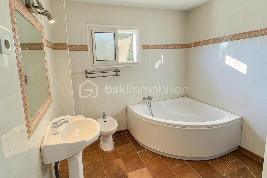 Entre MER ET GARRIGUE – 6 pièces – 4 chambres – 161 m²