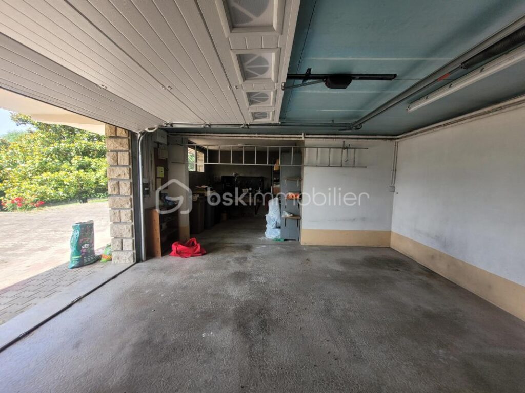 Coublevie Maison Individuelle avec 2300m² de terrain 420 000 € – 6 pièces – 4 chambres – 230 m²