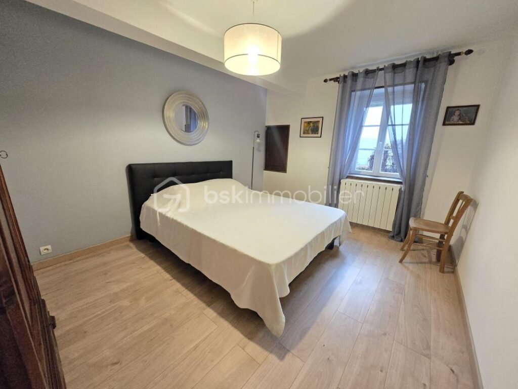 Magnifique longère de 131m² et ses dépendances à Saint Benin d’Azy – 4 pièces – 3 chambres – 138 m²