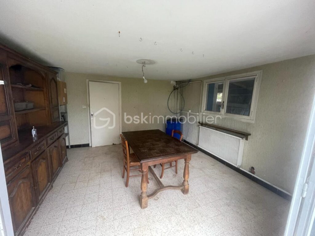 Maison individuelle dans petit village – 6 pièces – 4 chambres – 114 m²