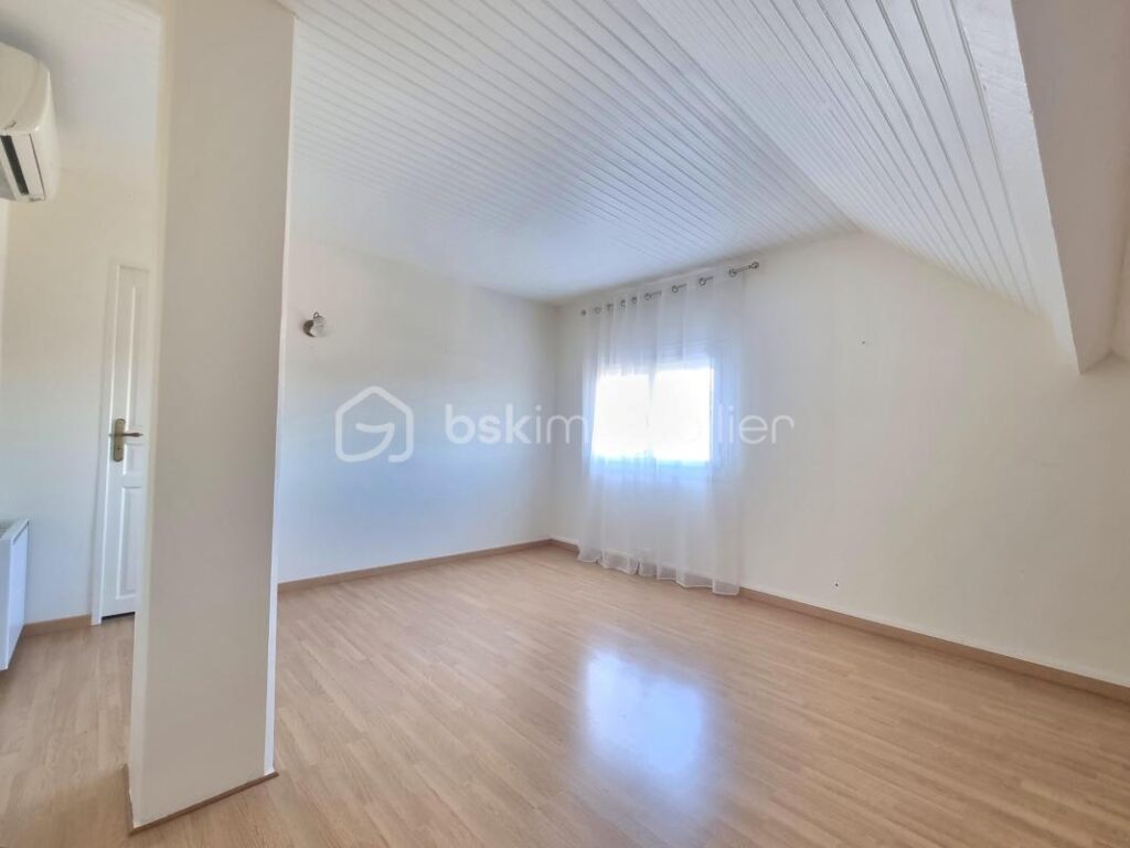 MAISON SUR SOUS-SOL TOTAL_4 CHAMBRES_ JARDIN ! – 5 pièces – 4 chambres – 130 m²