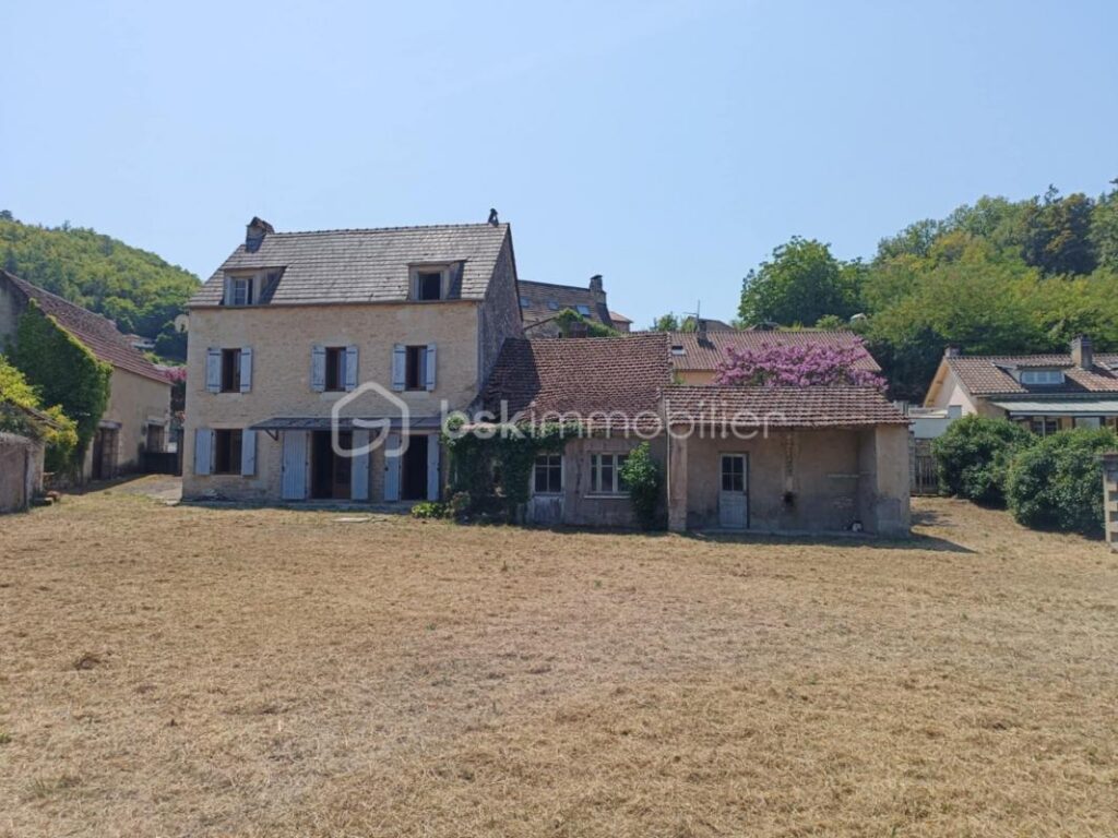 Grande Maison de Village en Pierres de 153 m2 à Allas les Mines – 6 pièces – 4 chambres – 153 m²