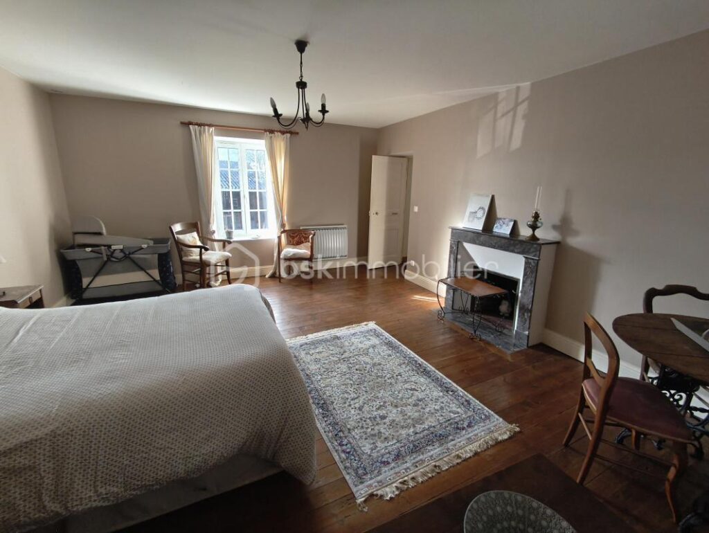 Maison de charme en pierre – Volumes, lumière et sérénité au cœur des marais – 7 pièces – 4 chambres – 245 m²