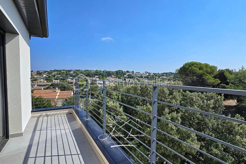 Villa 5 pièces 147m2 sur un terrain de 450m2 – Poulx – 5 pièces – 4 chambres – 147 m²