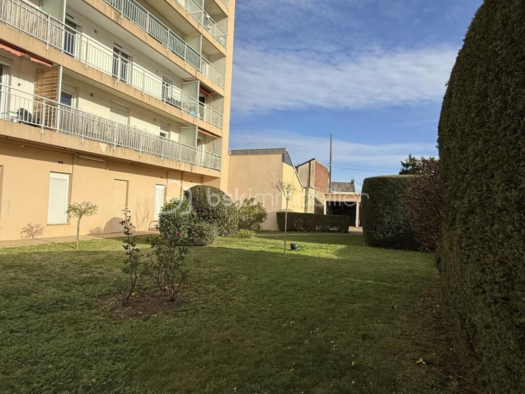 Appartement loué – Investissement locatif sécurisé – Proche université et centre-ville – Avec garage + cave – 2 pièces – 1 chambre – 36 m²