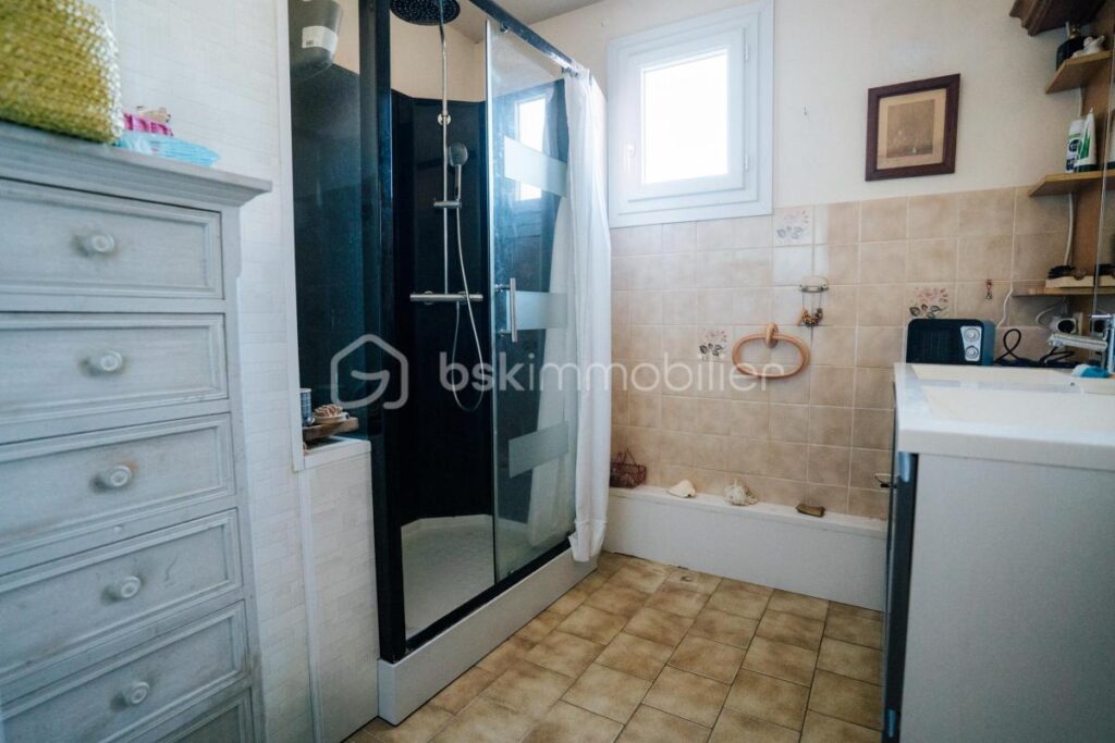 Maison plain pied 3 chambres avec piscine et grand terrain – 4 pièces – 3 chambres – 97 m²