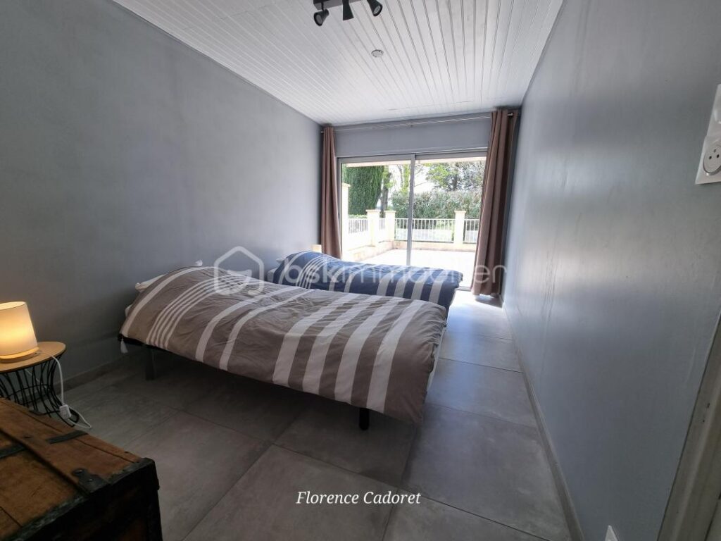 GRANDE VILLA AU CALME AUX PORTES D UZES – 8 pièces – 6 chambres – 239 m²