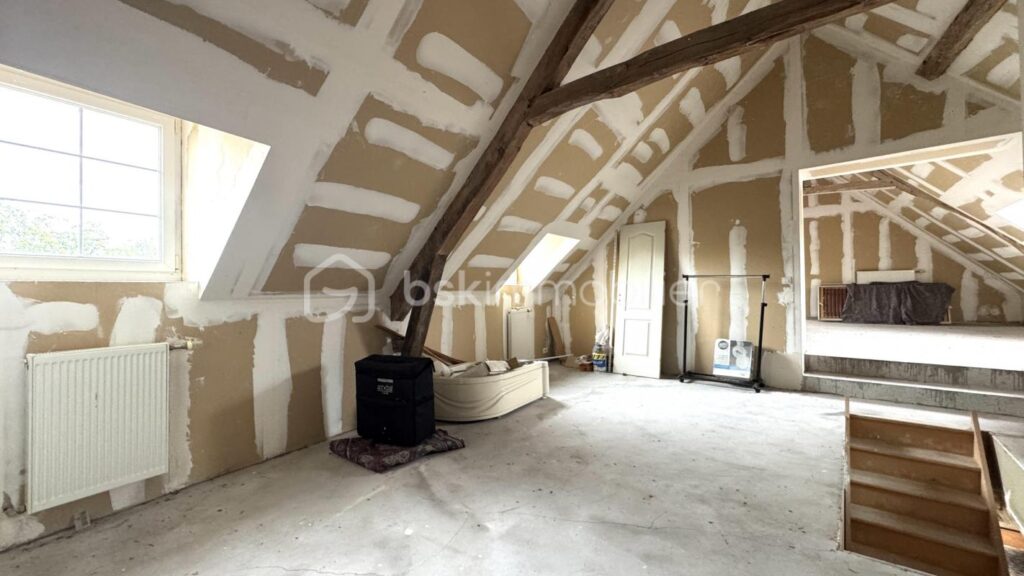 À vendre : Grande maison de ville à Germigny-l’Évêque 210m2 – 7 pièces – 5 chambres – 210 m²