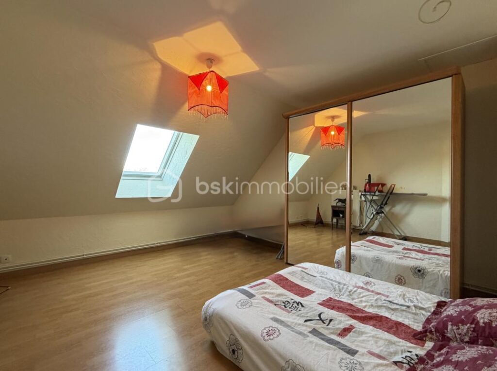 À vendre – Maison d’architecte indépendante à Fublaines (2005) – 8 pièces – 5 chambres – 205 m²