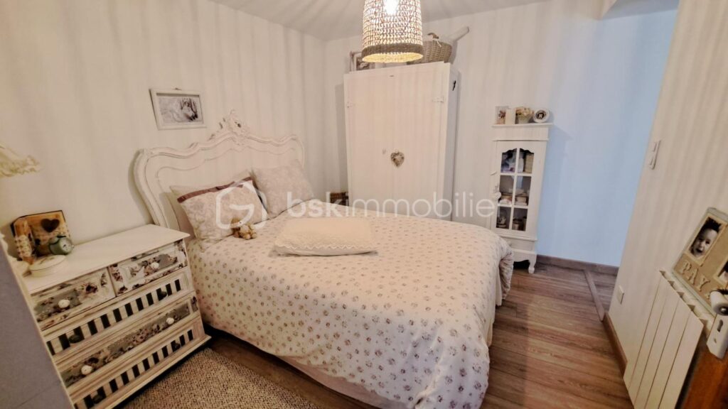 Ensemble immobilier de 2 maisons rénovées – 8 pièces – 4 chambres – 175 m²