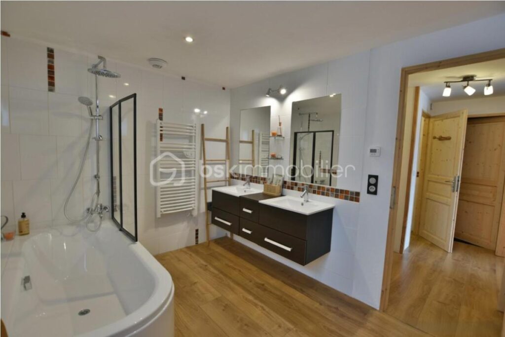 CHALET AVEC VUE PANORAMIQUE, ACCÈS SKI & POTENTIEL LOCATIF – 4 pièces – 3 chambres – 135 m²