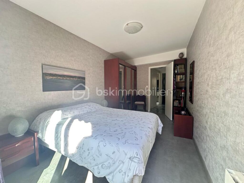 Rare à Menton – Grand duplex lumineux au dernier étage, avec terrasse et vue dégagée – 4 pièces – 3 chambres – 95 m²