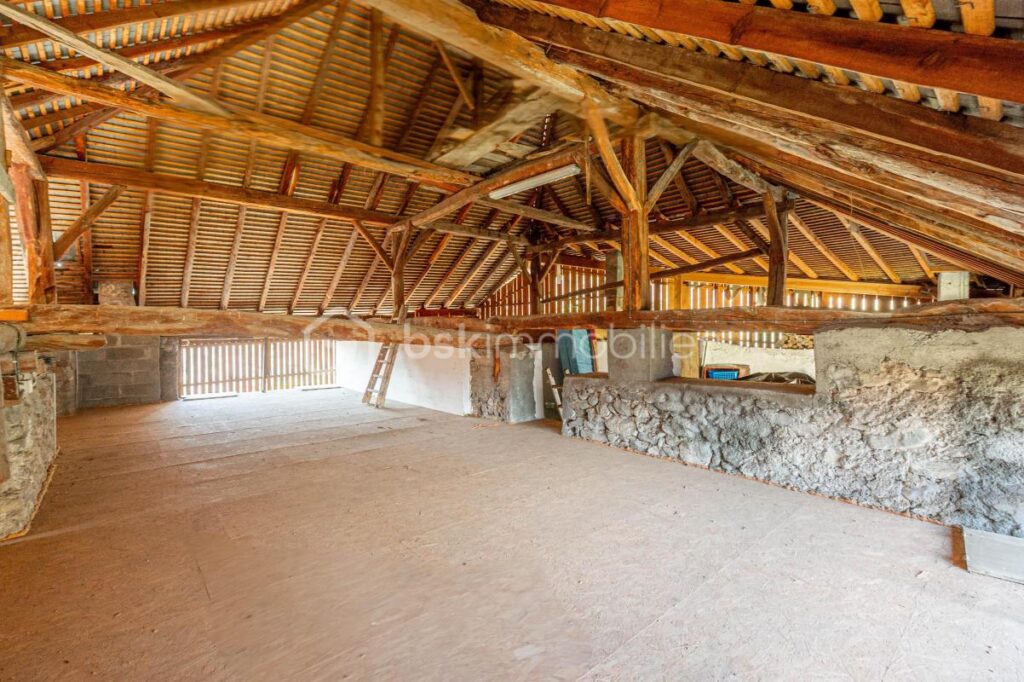 BATISSE DE CARACTERE DE 149 m² sur terrain de 1 850 m² – 5 pièces – 3 chambres – 116 m²