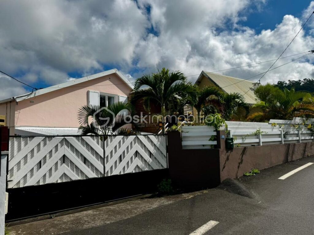 🌿 EXCLUSIVITÉ – Résidence familiale & dépendance haut potentiel – Bérive (Le Tampon) – 6 pièces – 3 chambres – 130 m²