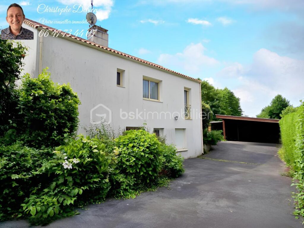 MAISON FAMILIALE DE PLAIN-PIED AVEC SOUS-SOL AMÉNAGÉ, 4 CHAMBRES ET GRAND JARDIN AU CALME – CHAVAGNES-EN-PAILLERS – 7 pièces – 4 chambres – 207 m²