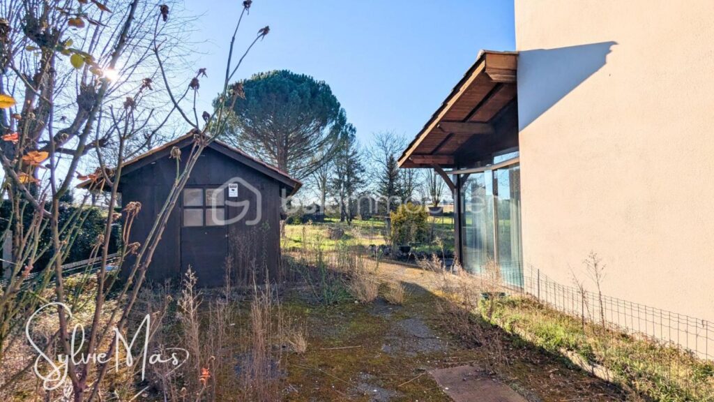 Maisons 4 pièces sur sous sol complet et jardin arboré 2 400 m2 – 5 pièces – 3 chambres – 125 m²