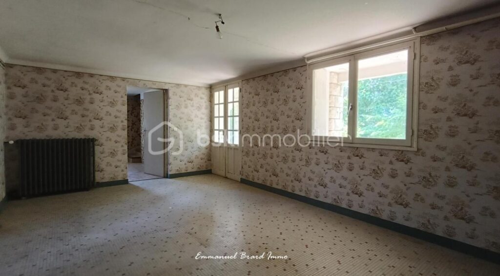 Maison de caractère avec fort potentiel – Montmorillon (86500) – 11 pièces – 5 chambres – 200 m²