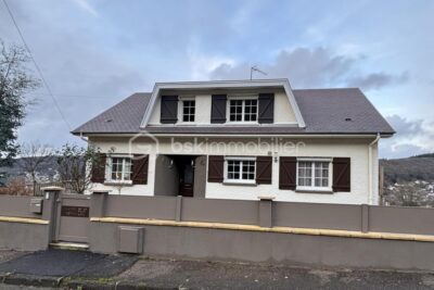 Maison Individuelle rénovée 5 pièces avec Sous-Sol Complet, garage et jardin – Nouzonville – 5 pièces – 4 chambres – 121 m²