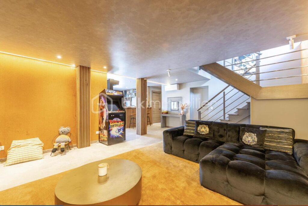 EXCLUSIVITE : SUPERBE VILLA MODERNE 270 M2 SAINT JORIOZ AVEC VUE SUR LAC D ANNECY – 9 pièces – 6 chambres – 269 m²