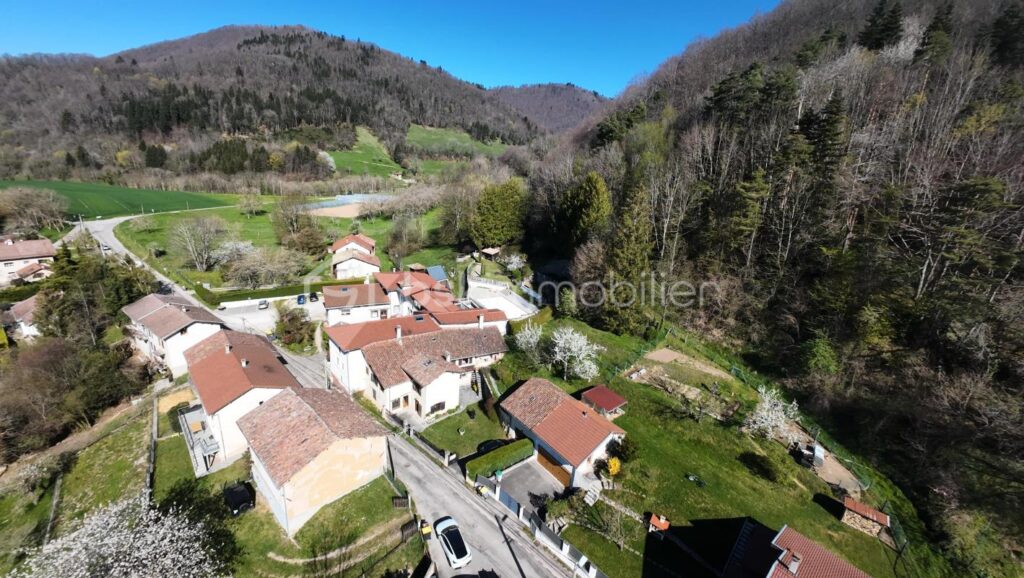 🏡 Saint-Nicolas-de-Macherin – Maison 7 pièces – 152 m² de tranquillité et de potentiel! – 6 pièces – 6 chambres – 152 m²