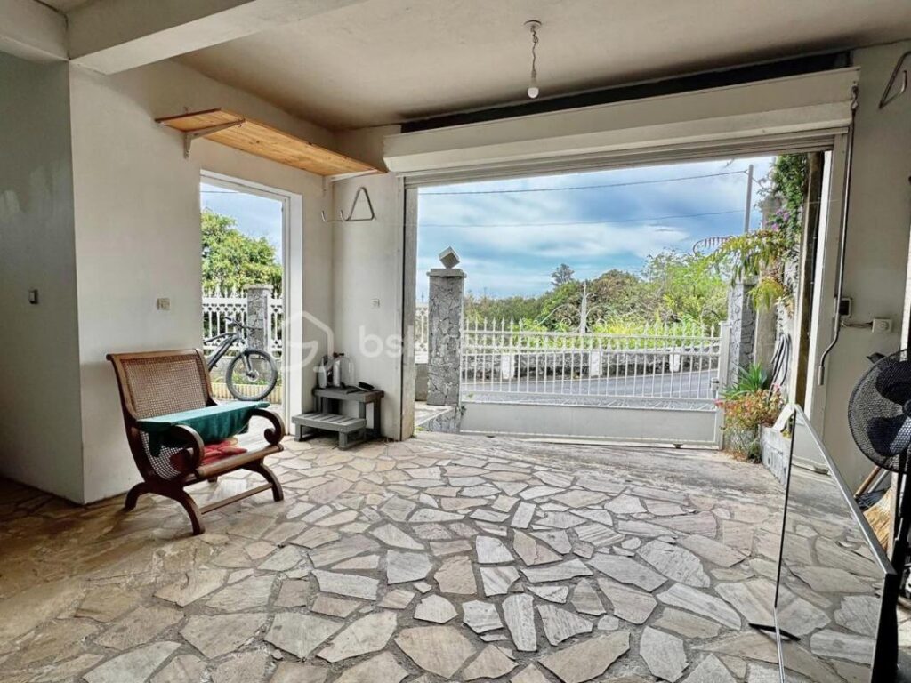 Maison spacieuse avec pergola et jacuzzi – 4 pièces – 3 chambres – 115 m²