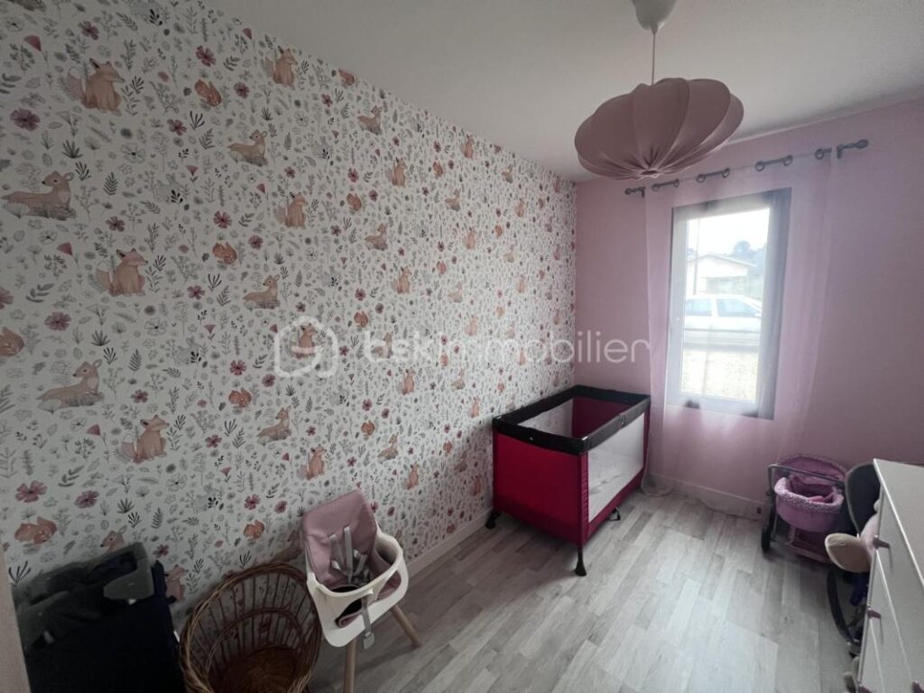 Maison Contemporaine proche de Coutras Habitation et Activité Libérale 485000€ St Antoine sur l’Isle – 8 pièces – 3 chambres – 190 m²