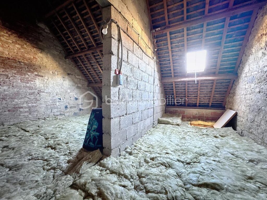 Maison de ville rénovée au coeur de Montebourg – Avec terrain, cour arrière, grange – 4 pièces – 2 chambres – 94 m²