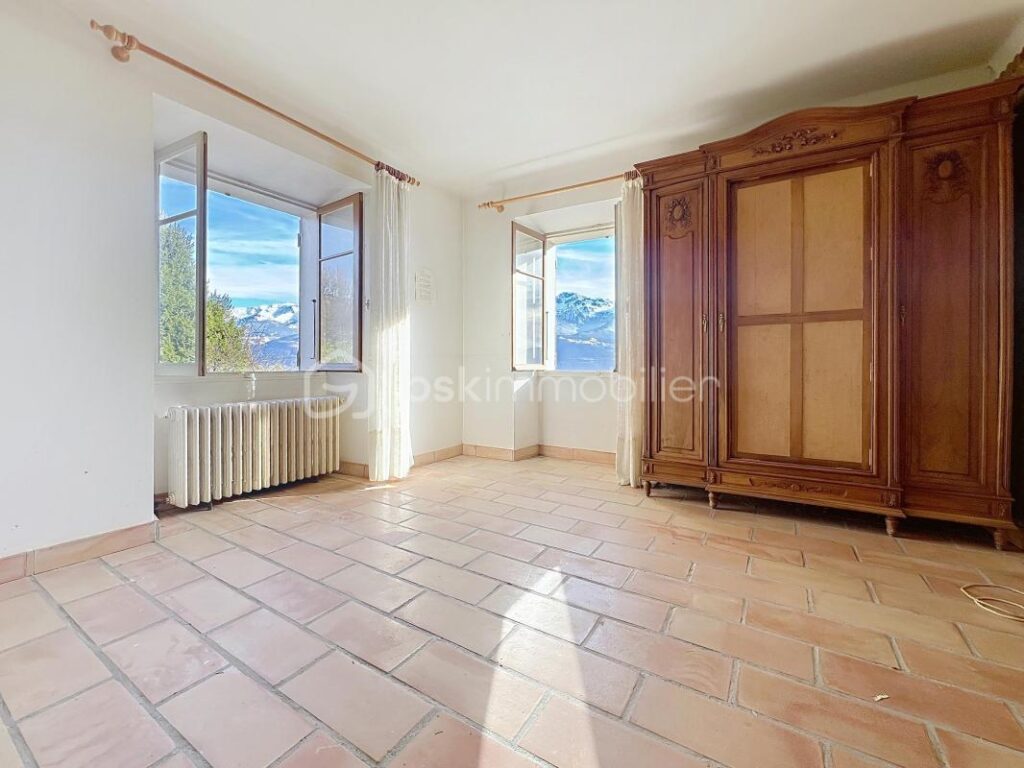 ***MAISON COUP DE COEUR A SAINT ISMIER A LA TOUR D ARCE A RENOVER*** – 4 pièces – 3 chambres – 126 m²