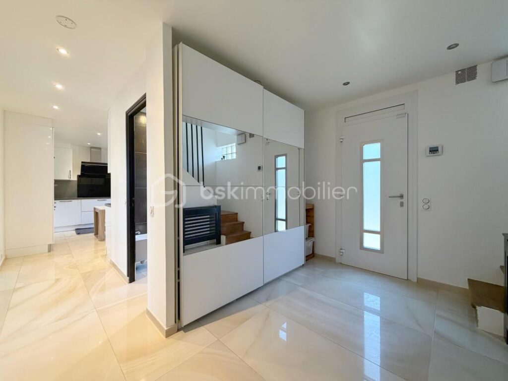 NOUVELLE PEPITE POUR POSER SES VALISES ! – 7 pièces – 4 chambres – 114 m²