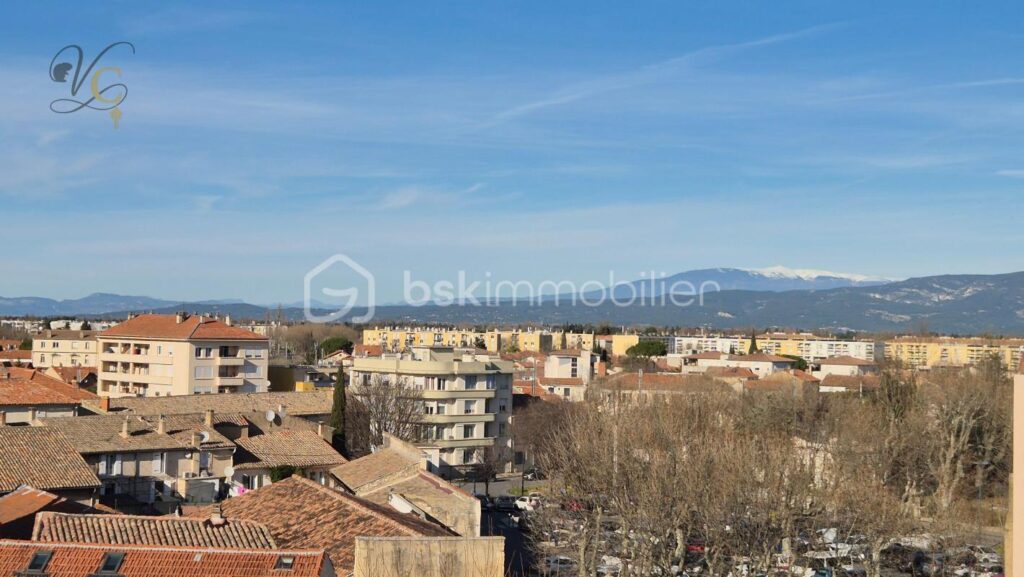 Appartement lumineux au dernier étage avec terrasse et parking sécurisé – 3 pièces – 2 chambres – 68 m²