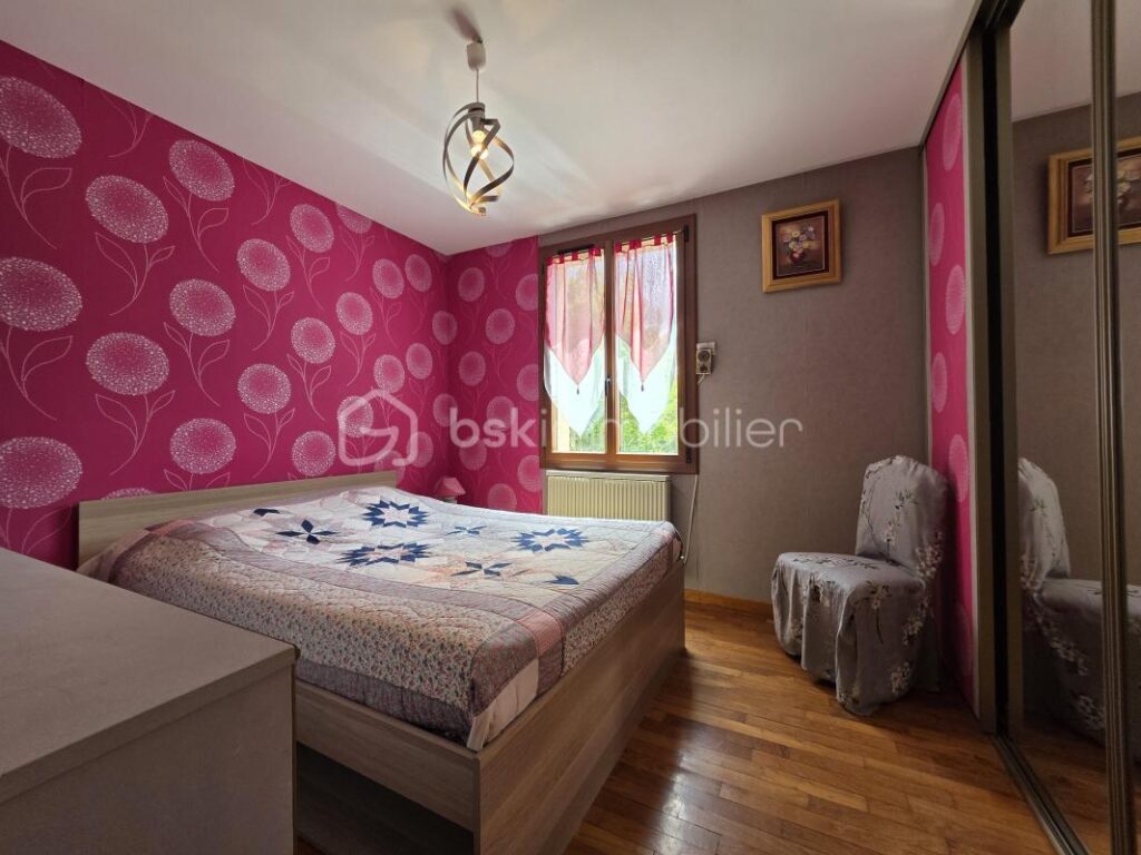 MAISON STE COLOMBE EN BRUILHOIS- GARAGE- JARDIN 3850 m² – 5 pièces – 4 chambres – 140 m²