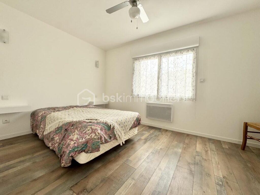 Maison de maître rénovée avec piscine , Jardin et Place de Parking à Saint-Chinian – 6 pièces – 5 chambres – 180 m²