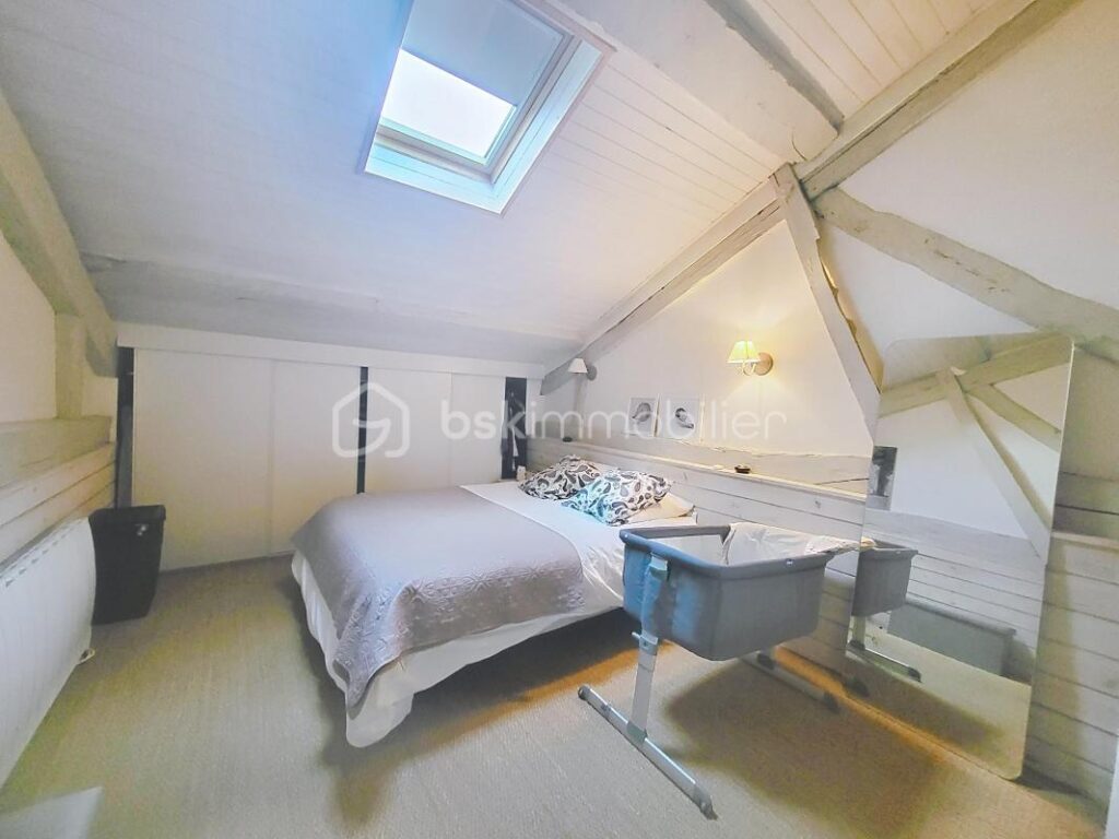 MAISON EN PIERRE- 4 CHAMBRES-JARDIN-PISCINE-GARAGE – 7 pièces – 4 chambres – 192 m²