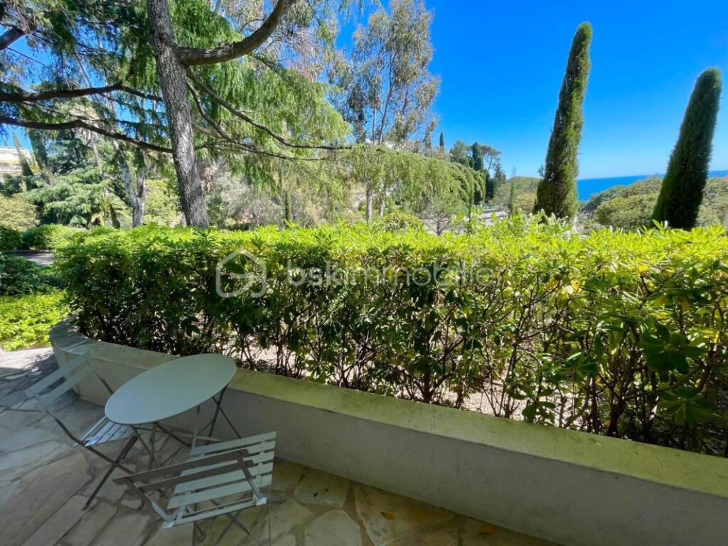 SOUS OFFRE- CO- EXCLUSIVITE – CANNES – CROIX DES GARDES – 132 M² – 4 PIECES – VUE MER – CALME – PISCINE – PARKING – 4 pièces – 3 chambres – 132 m²
