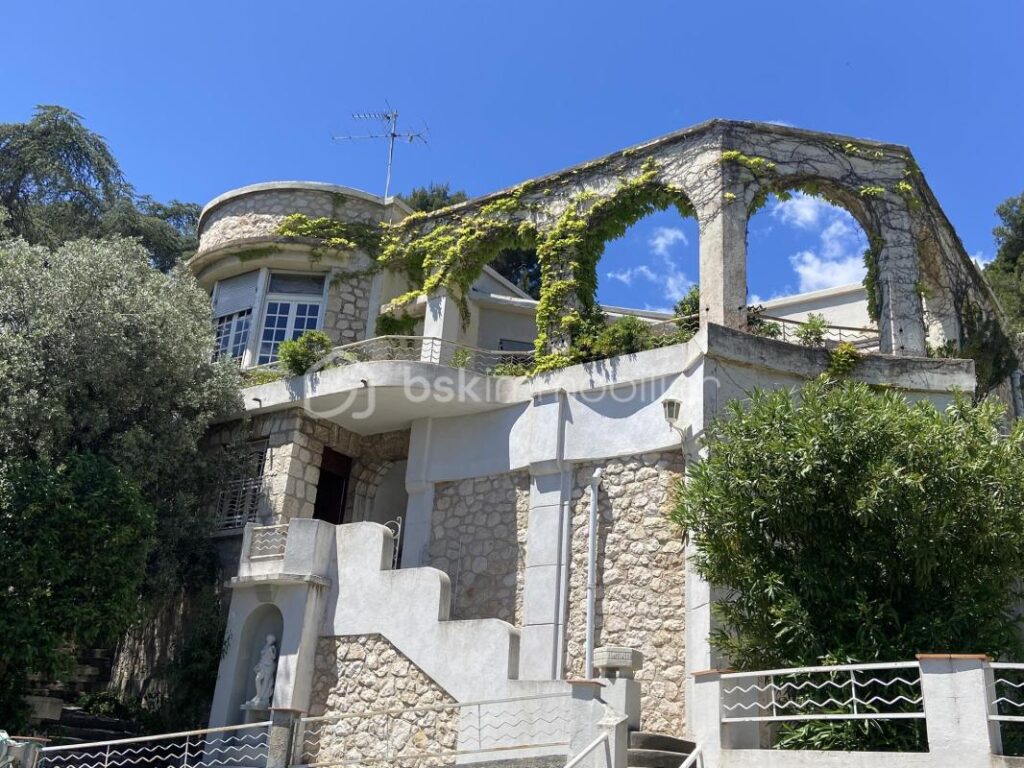 *** MAISON DE CARACTERE / VUE MER / QUARTIER FARON TOULON *** – 7 pièces – 5 chambres – 245 m²