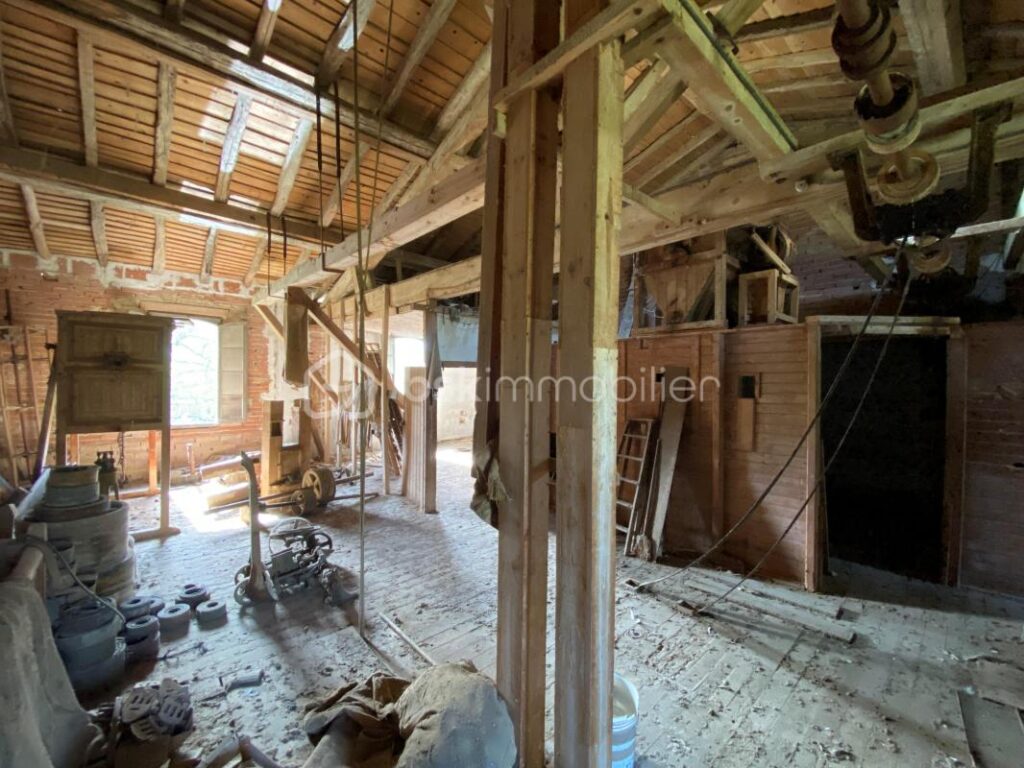 MAISON MOULIN – 8 pièces – 5 chambres – 240 m²